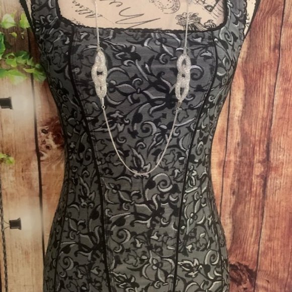 Beautiful Bodice - Picture 2 of 9